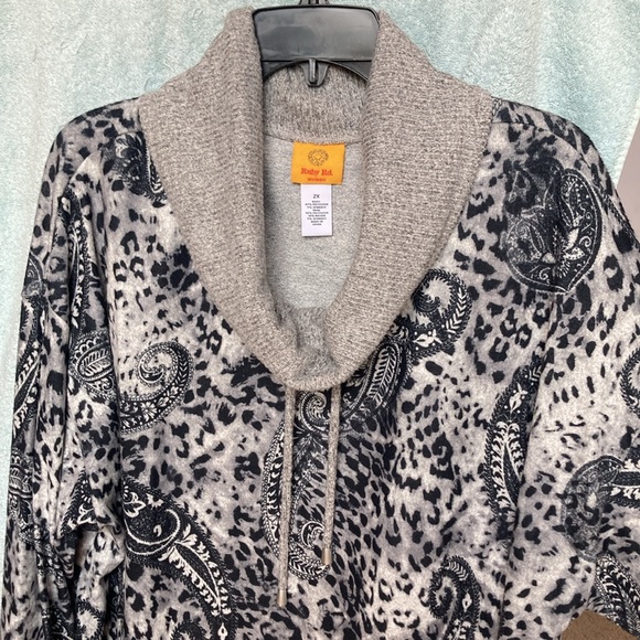 Ruby Rd Paisley print animal print neutral pullover top size 2X - Picture 6 of 17